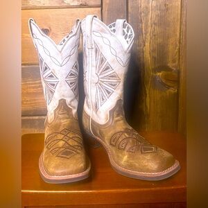 GORGEOUS Laredo Leather Square toe Cowboy Boots ! Size 9.5 Rare Color/Style !